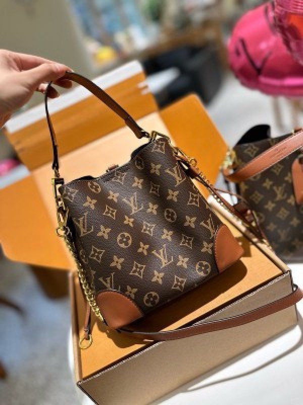 Louis Vuittion Bucket Bag With
Box DustBag Sling ChainBelt Bill - Image 4