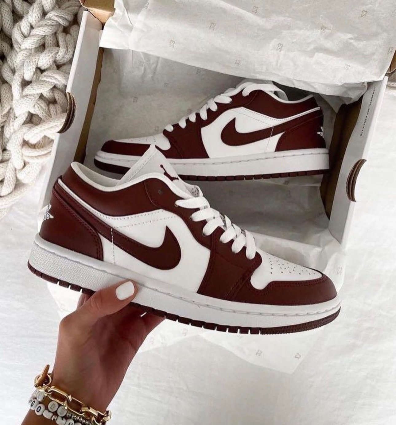 NIK.E AIR JORDAN 1 LOW TEAM RED - Image 5