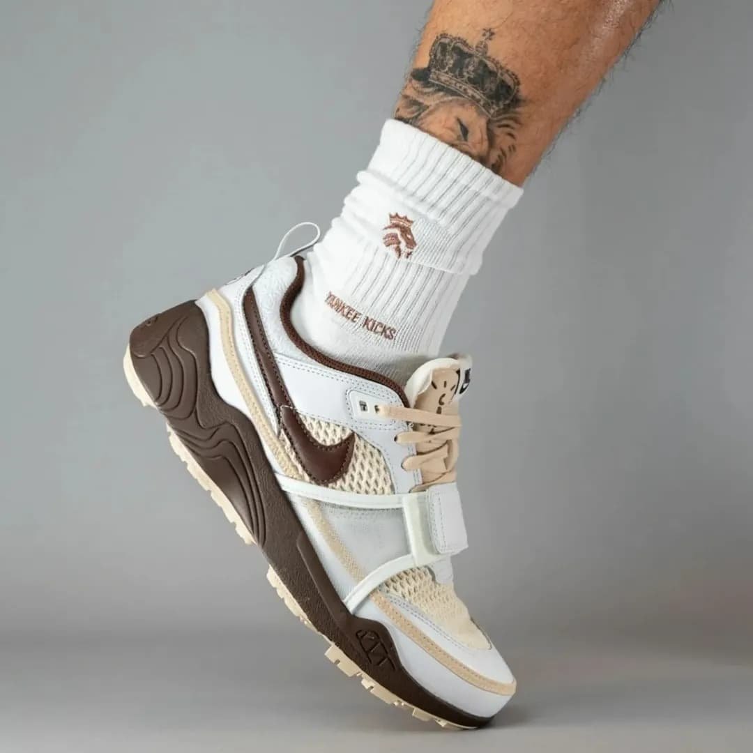 Zoom Field X Travis Scott Light Chocolate Sneaker - Image 3