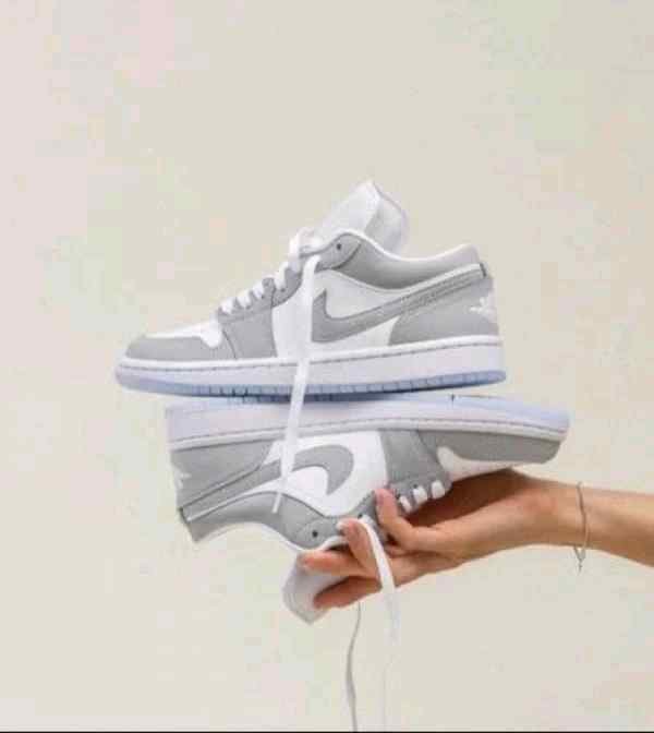 Nikee air jordan retro 1 low wolf grey - Image 3