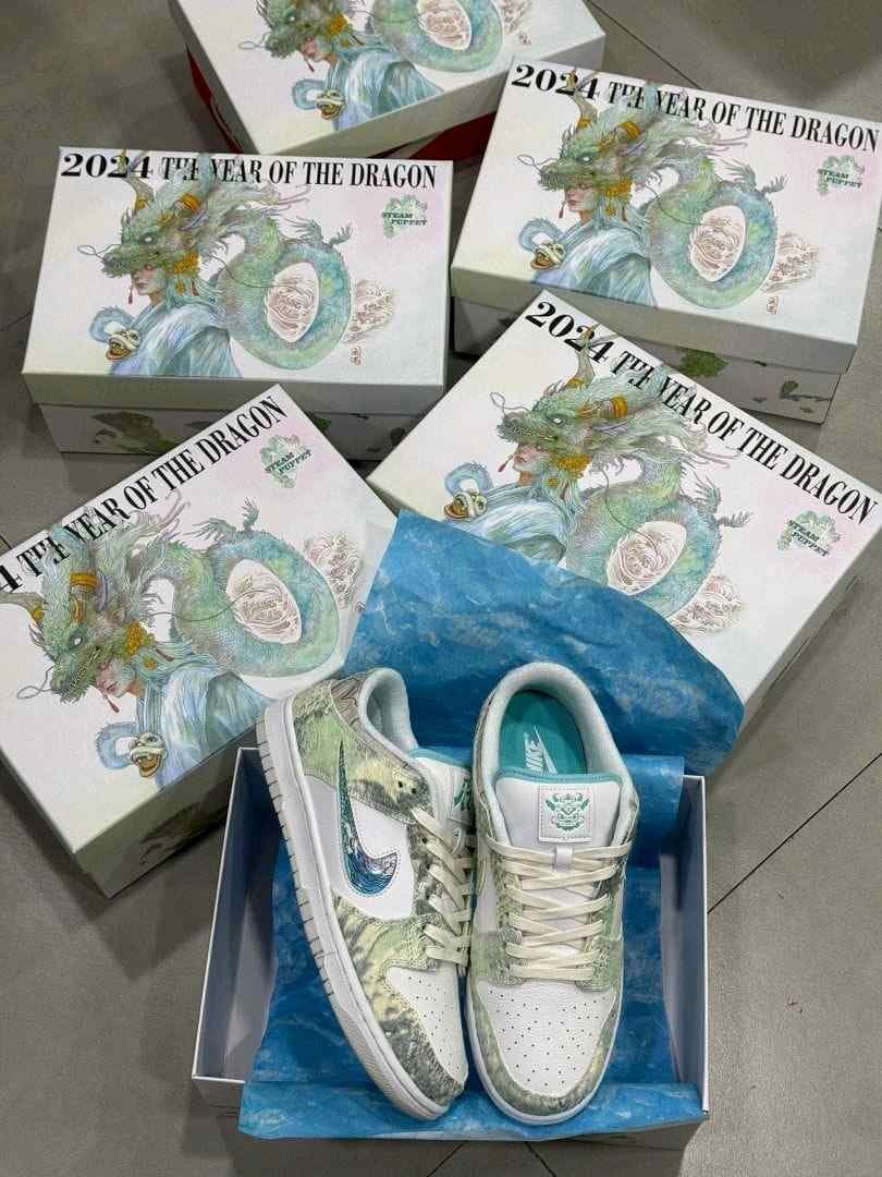 Nik e SB Dunk Low Year Of The Dragon Steam Puppet - Image 3