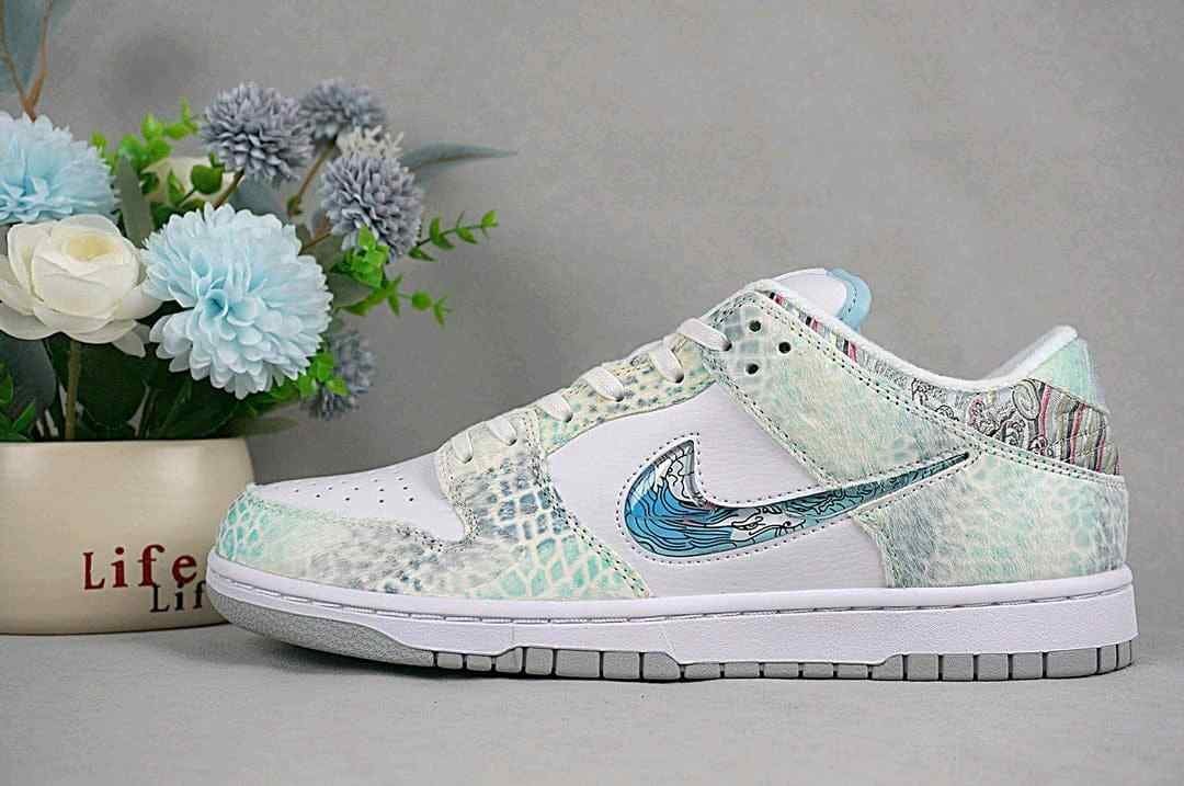 Nik e SB Dunk Low Year Of The Dragon Steam Puppet - Image 2