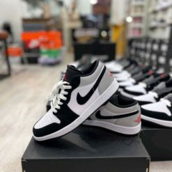 Nikee Air Jordan Retro 1 Low SE Metallic Black Silver 401