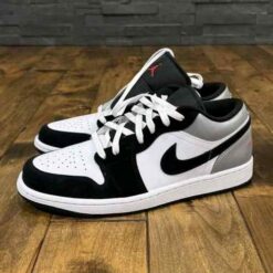 Alternative view of Nikee Air Jordan Retro 1 Low SE Metallic Black Silver 401