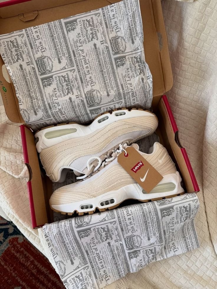 Levis x Air Max 95 OG Light Orewood Brown - Image 4