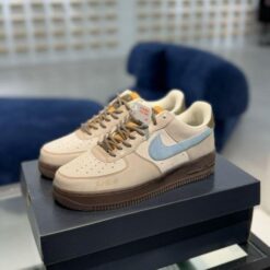 Alternative view of Nik-e-airforce 1 low love and peace-
