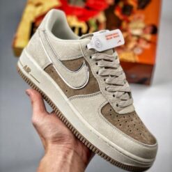 Alternative view of Nik e airforce 1 low Akira 2025