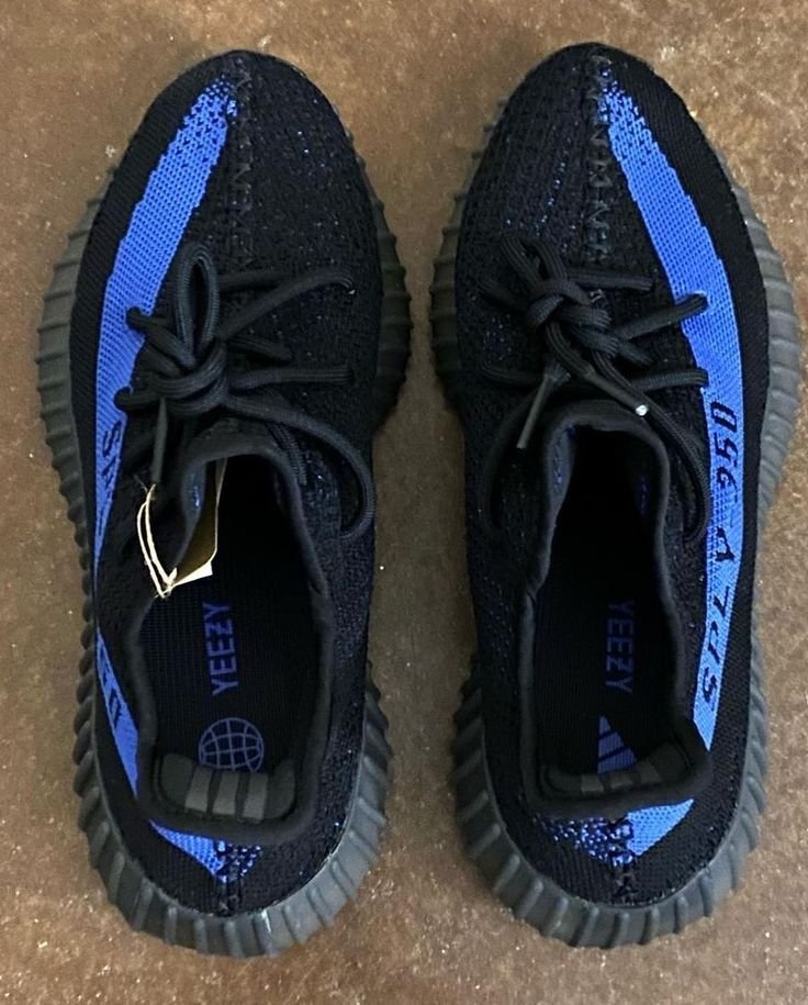 Yeezy Boost 350 V2 Dazzling Blue With All Accessories And Top Quality - Image 2