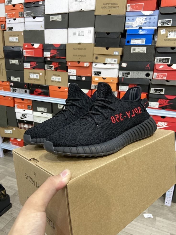 Yeezy Boost 350 V2 Bred - Image 6