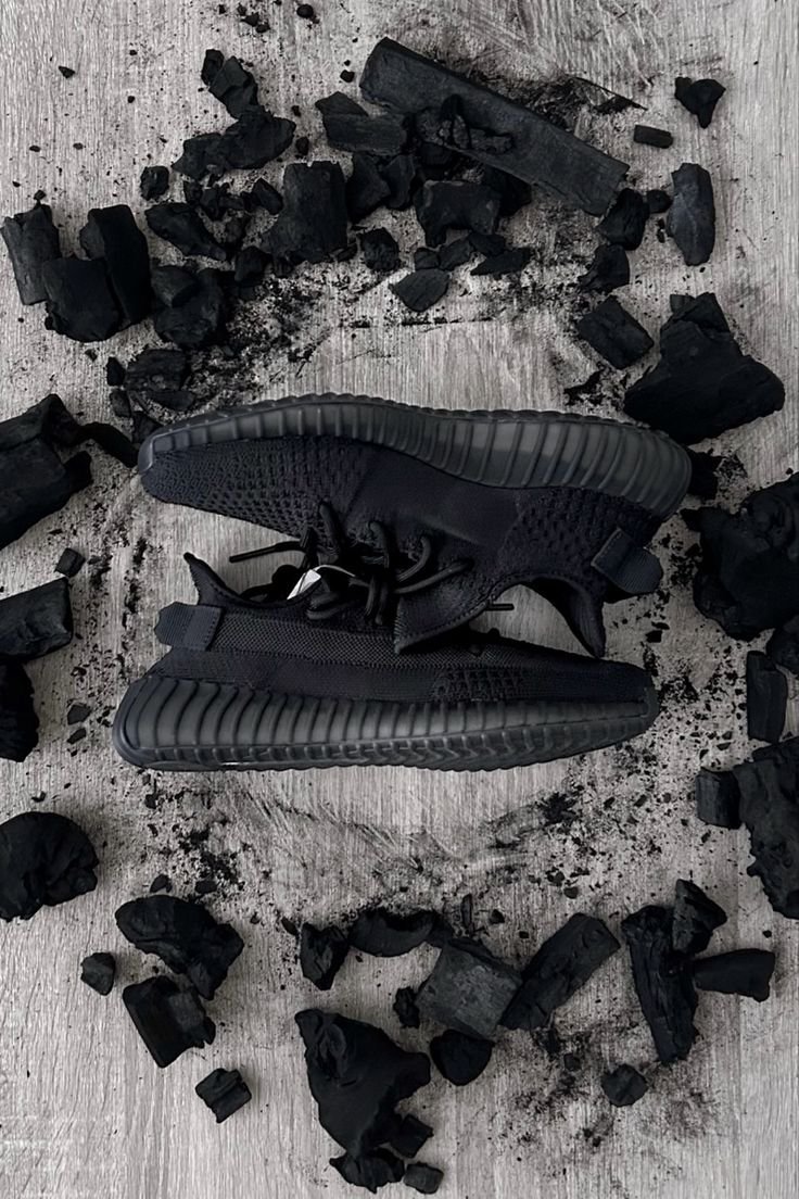 Yeezy Boost 350 V2 Onyx With All Accessories and Top Quality - Image 5