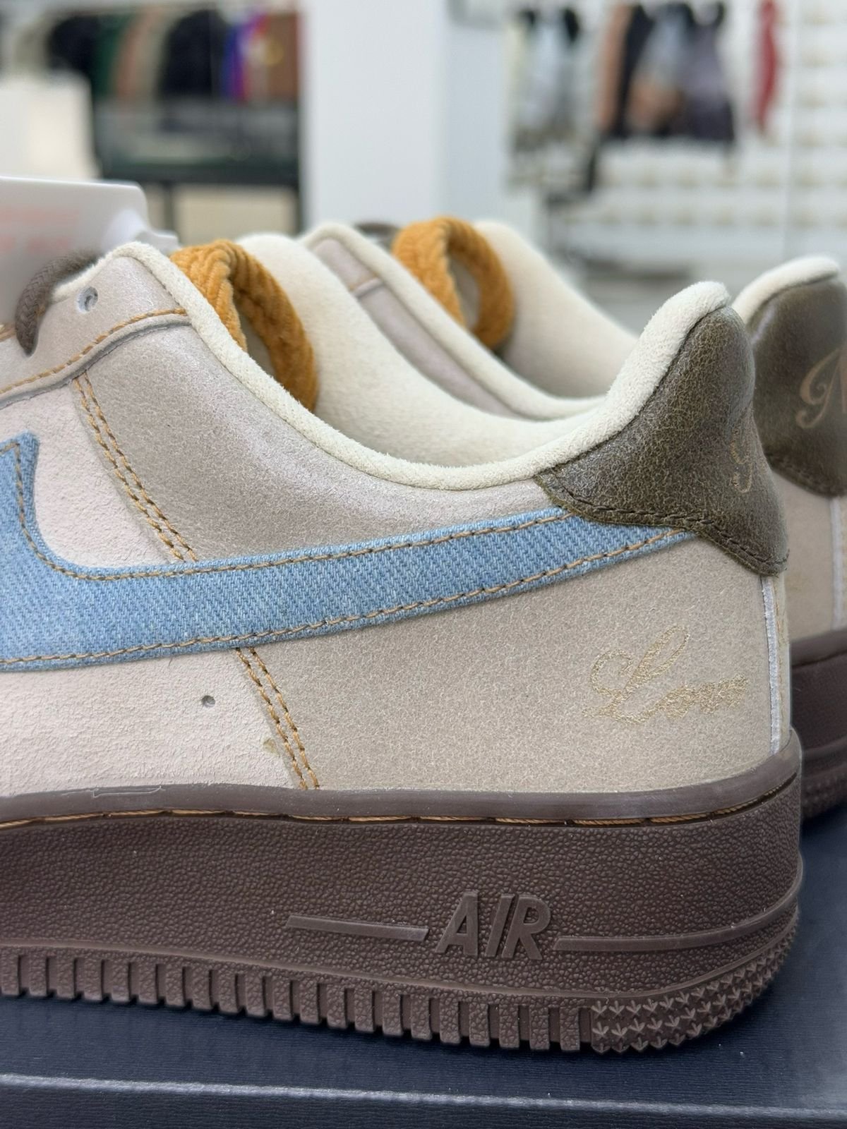 NIK.E AIRFORCE 1 LOW LOVE AND PEACE - Image 5