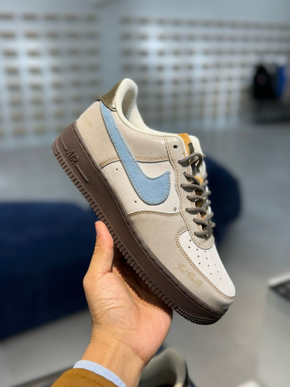 NIK.E AIRFORCE 1 LOW LOVE AND PEACE - Image 2