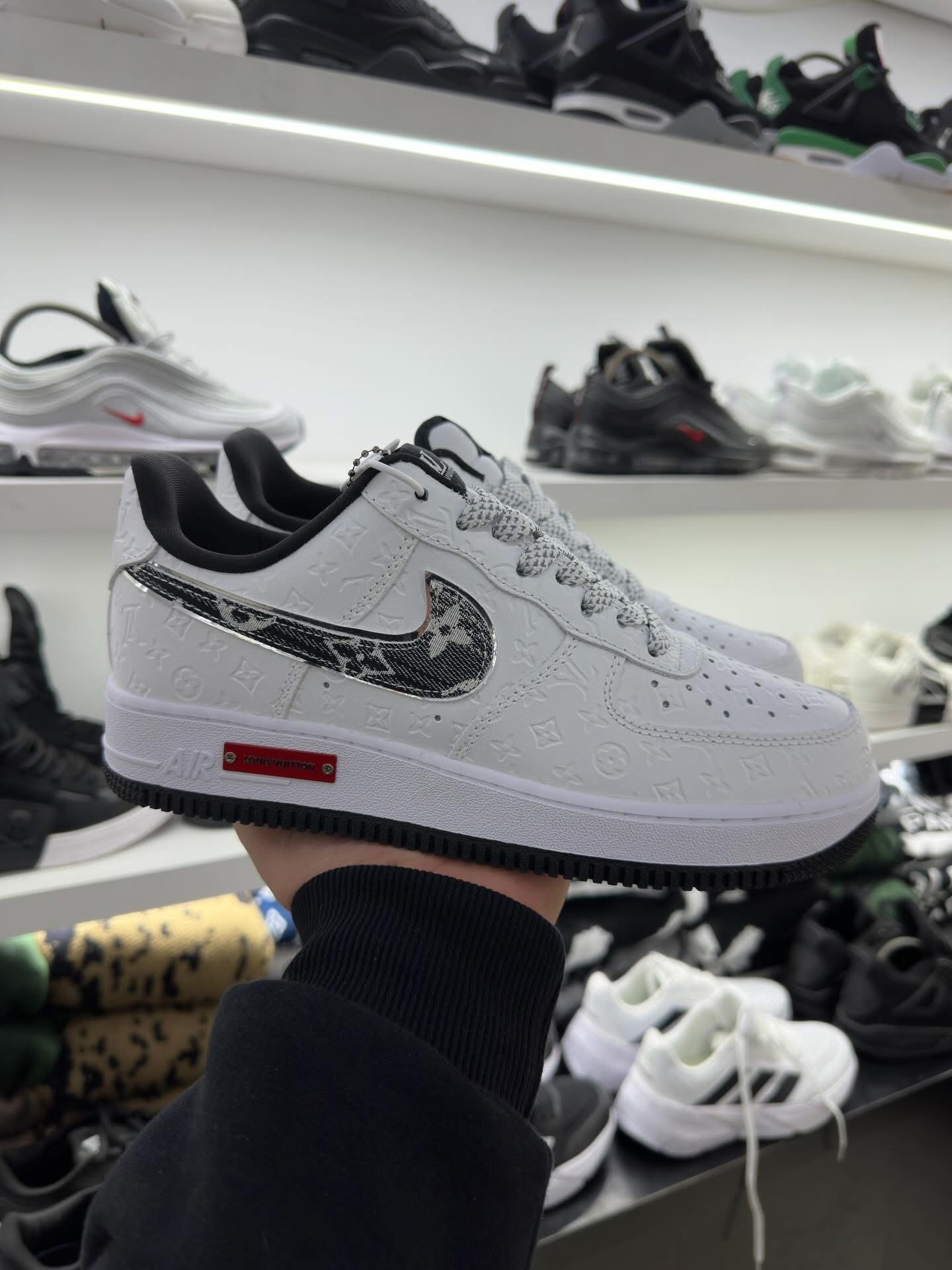 Nikee Air Force 1 X Louiss Vuittton Sneakers