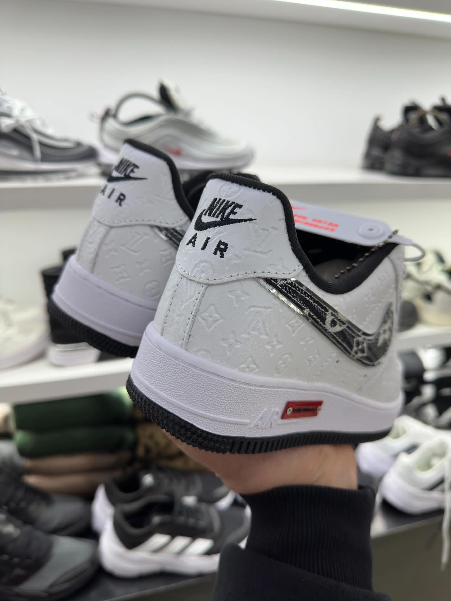 Nikee Air Force 1 X Louiss Vuittton Sneakers - Image 4