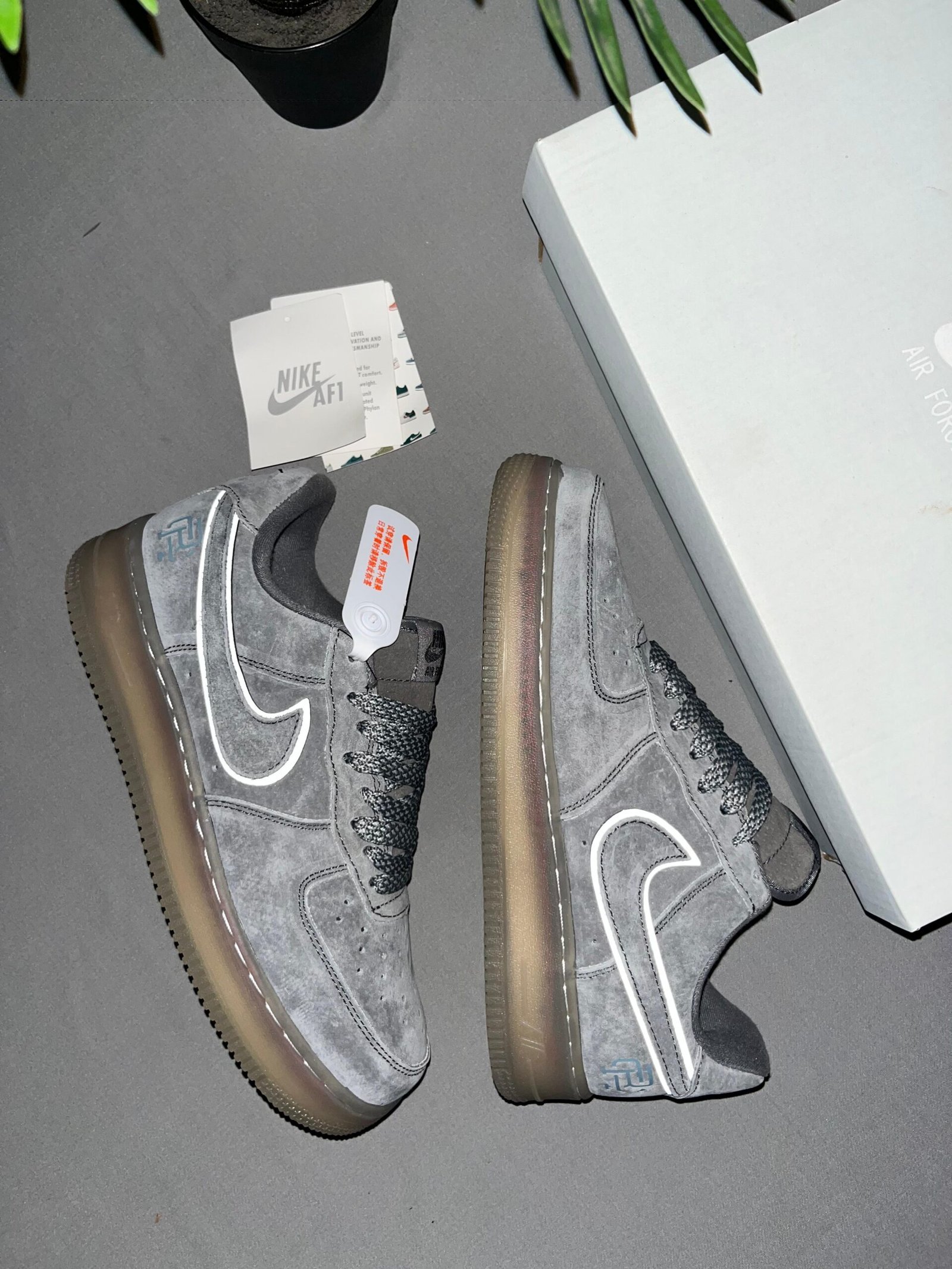 NIK.E AIRFORCE 1 X REIGNING CHAMP CLASSIC - Image 2