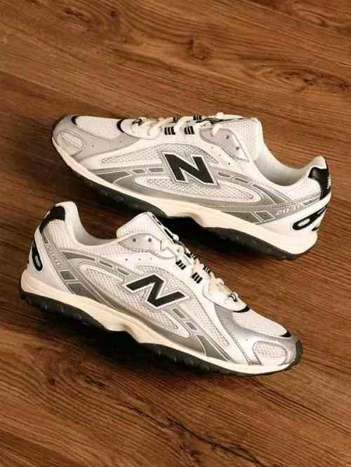New Balancee 204L Silver Black Metallic - Image 2