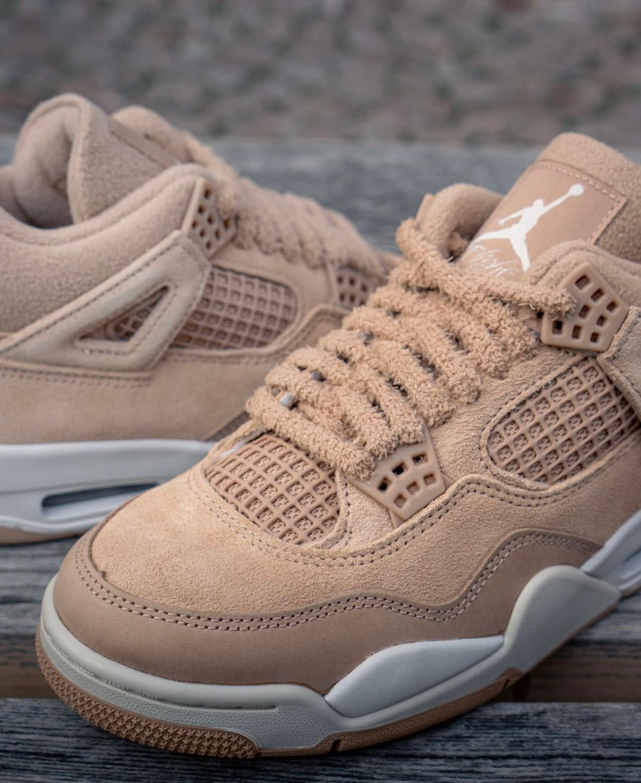 NIK.E AIR JORDAN 4 COZY GIRL - Image 2