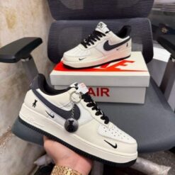 Alternative view of Nik.e Air force 1 07 Low Violent Bear Joint Linen Beige Black