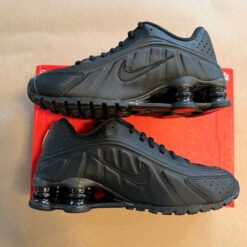 Nik ee Shox R4 Triple Black