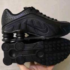 Alternative view of Nik ee Shox R4 Triple Black