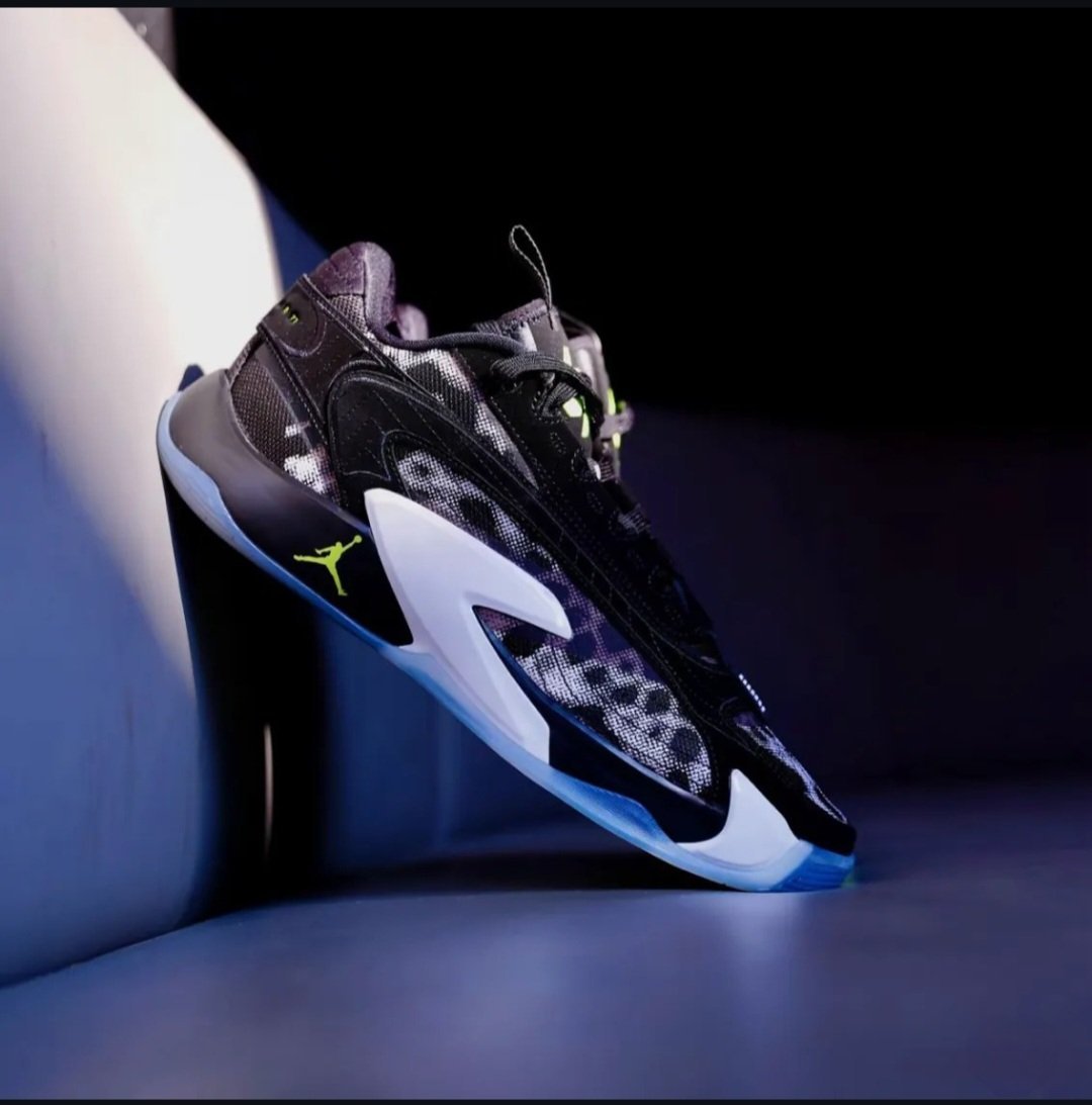 NIK.E JORDAN 2 LUKA BLACK VOLT GS