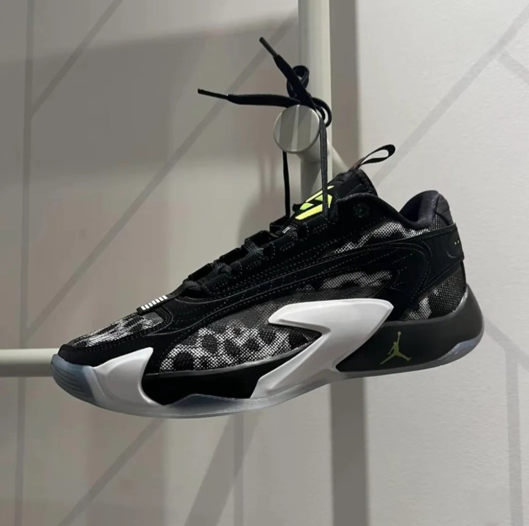 NIK.E JORDAN 2 LUKA BLACK VOLT GS - Image 9