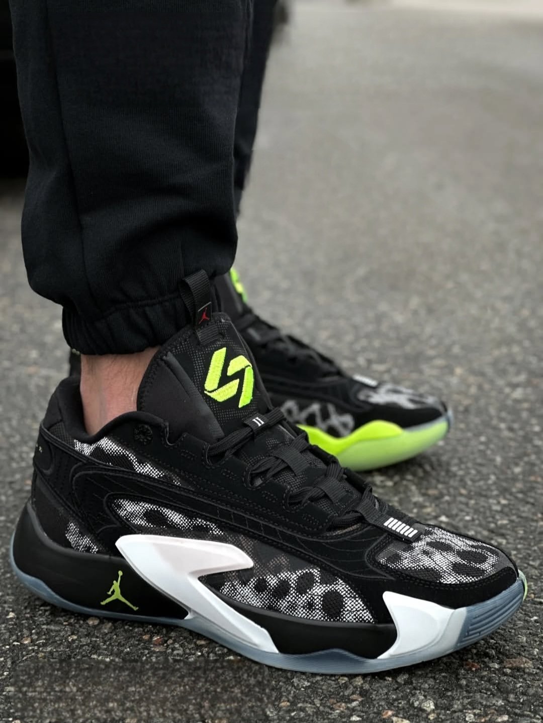 NIK.E JORDAN 2 LUKA BLACK VOLT GS - Image 8