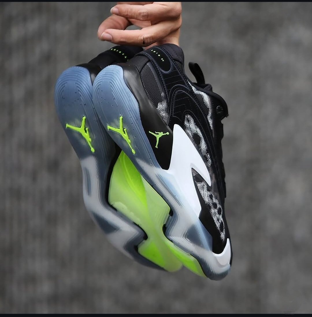 NIK.E JORDAN 2 LUKA BLACK VOLT GS - Image 6