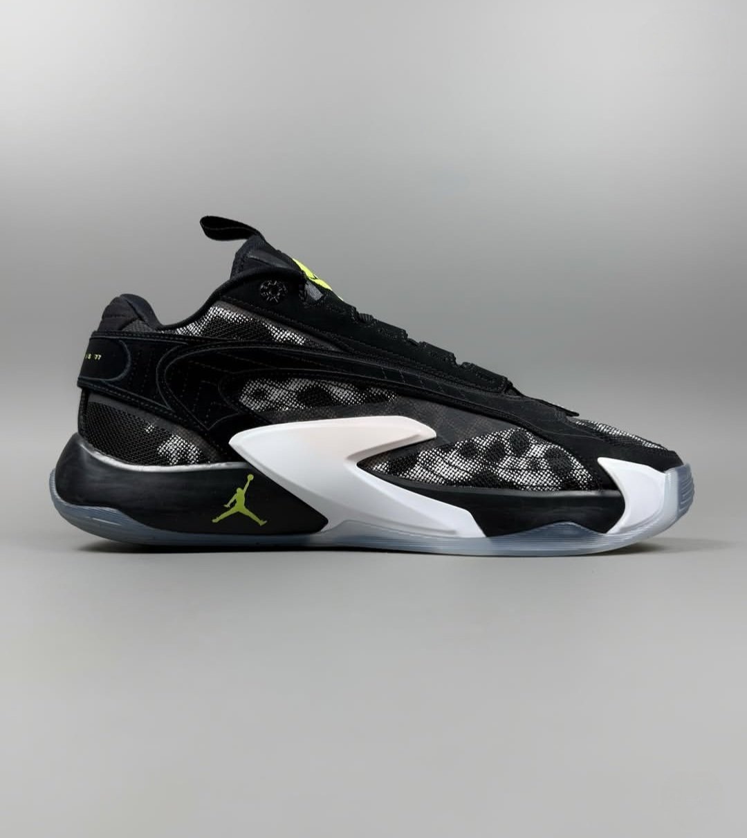 NIK.E JORDAN 2 LUKA BLACK VOLT GS - Image 5