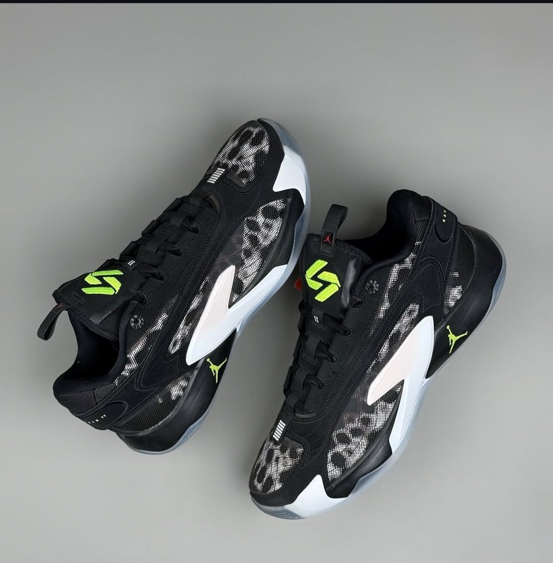 NIK.E JORDAN 2 LUKA BLACK VOLT GS - Image 4