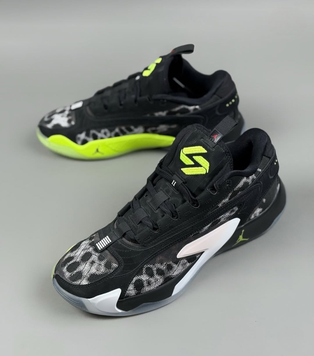NIK.E JORDAN 2 LUKA BLACK VOLT GS - Image 3