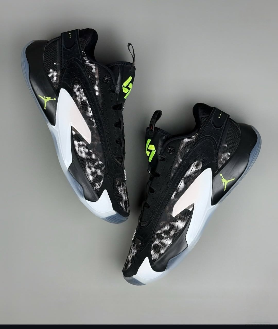 NIK.E JORDAN 2 LUKA BLACK VOLT GS - Image 2