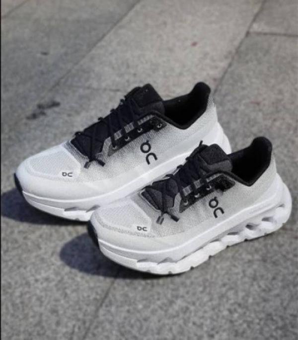 ON CLOUD Running TILT 2.0 BLACK IVORY HP - Image 8