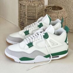 Alternative view of Jordan Retro 4 Pine Green Surplus Semi UA