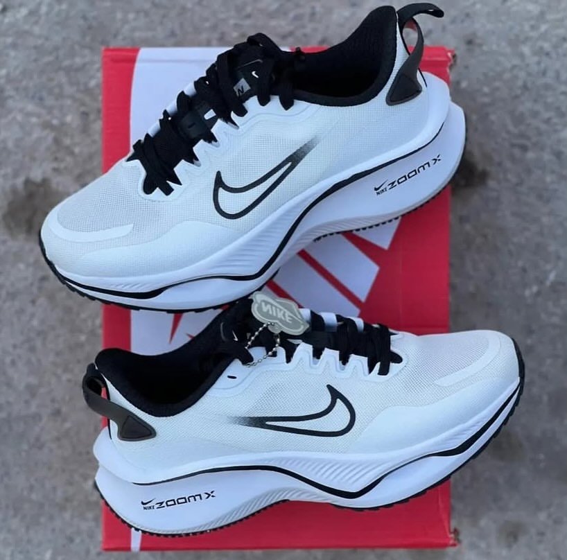 Nik.e Zoom Smily Pro White