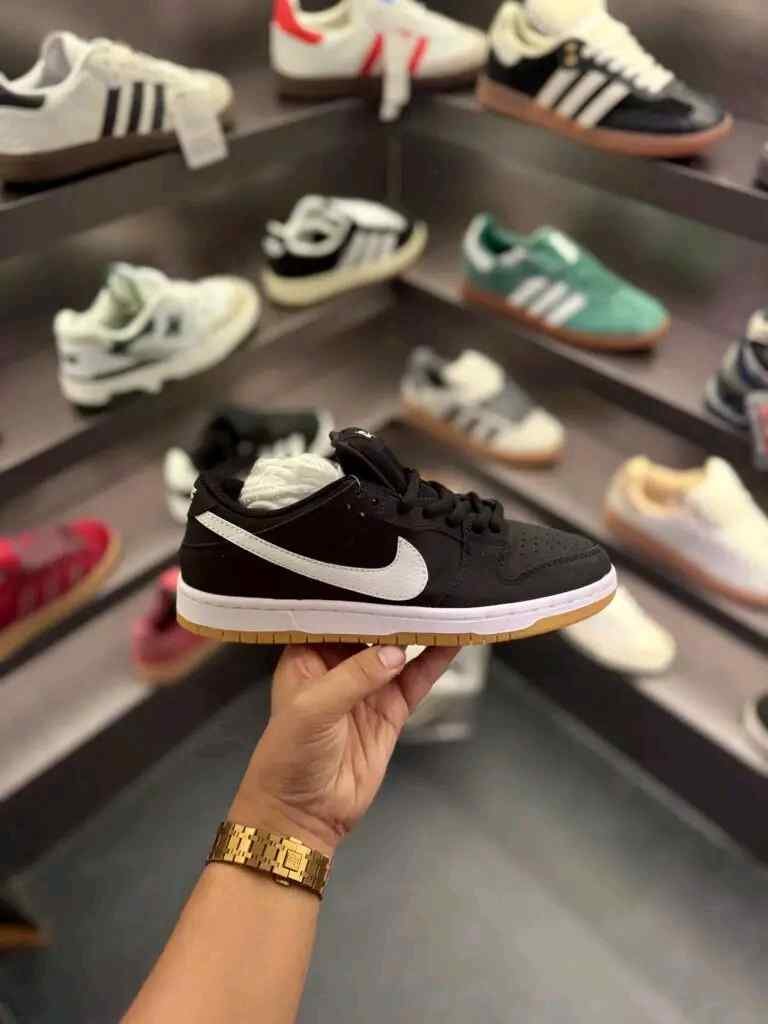 Nikee SB Dunk Low Pro Black Gum - Image 5
