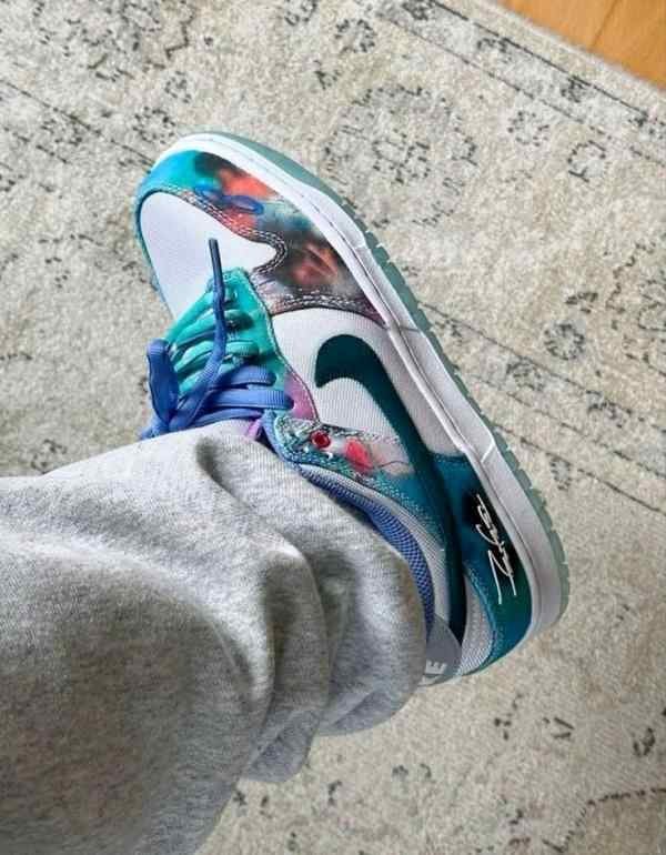 Nikee Dunk Low Sb X Futura Laboratorise - Image 3