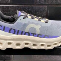 Alternative view of OnCloudmonster Mist Blueberry