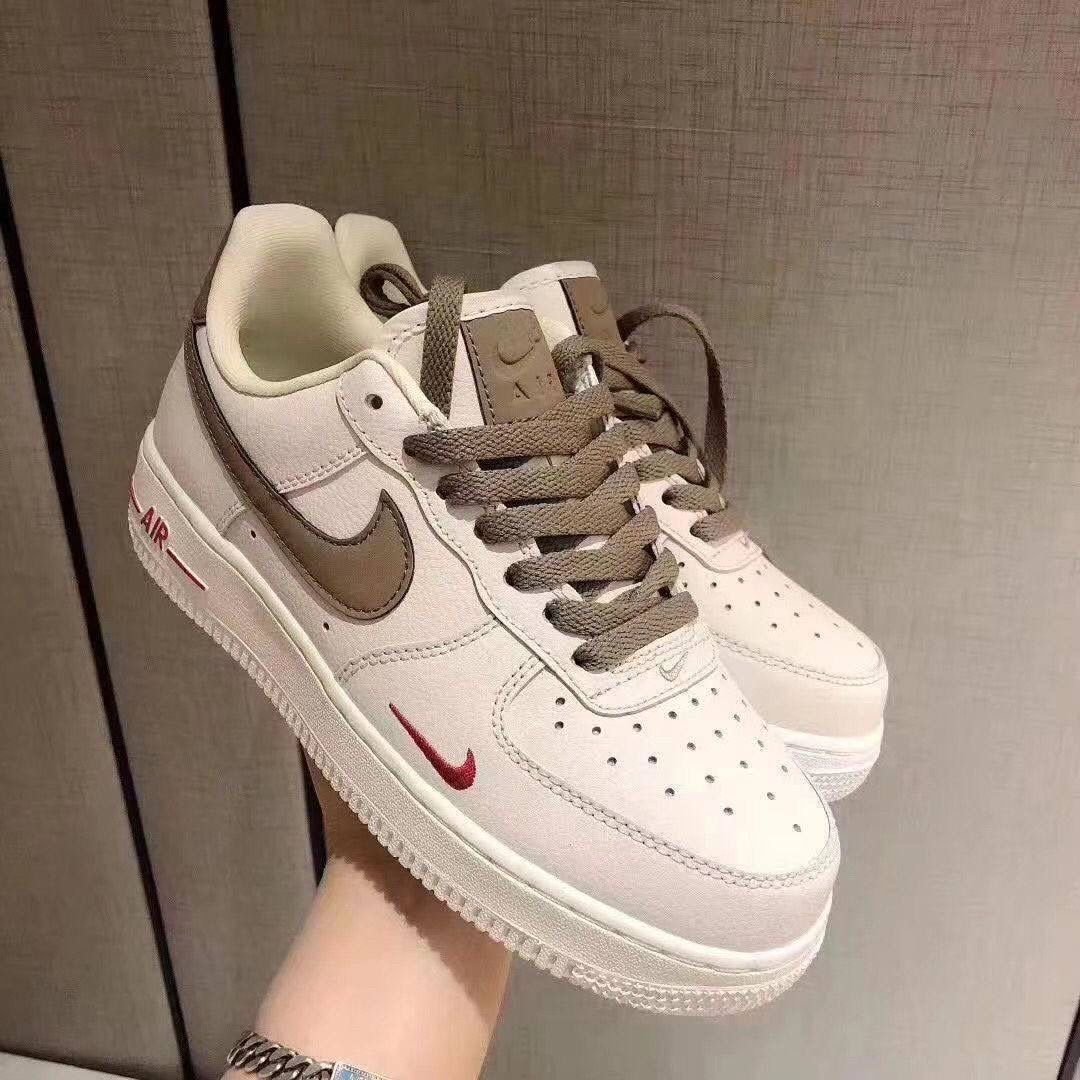 NIK.E AIRFORCE 1 COFFEE MILK