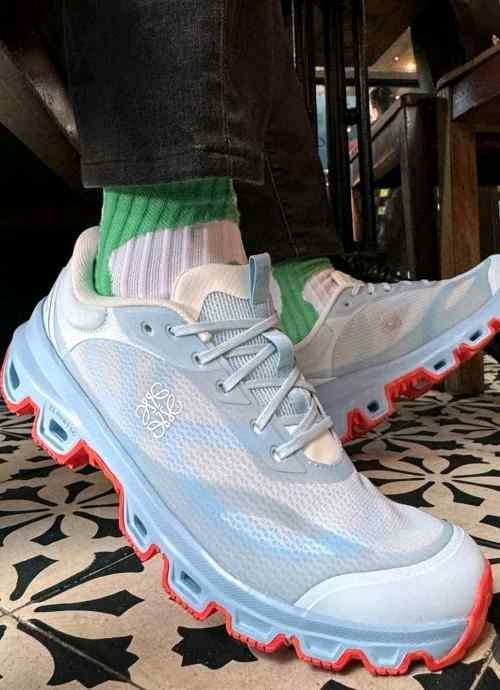 On Cloud Running venture 2 Loewe Blue Red White - Image 9