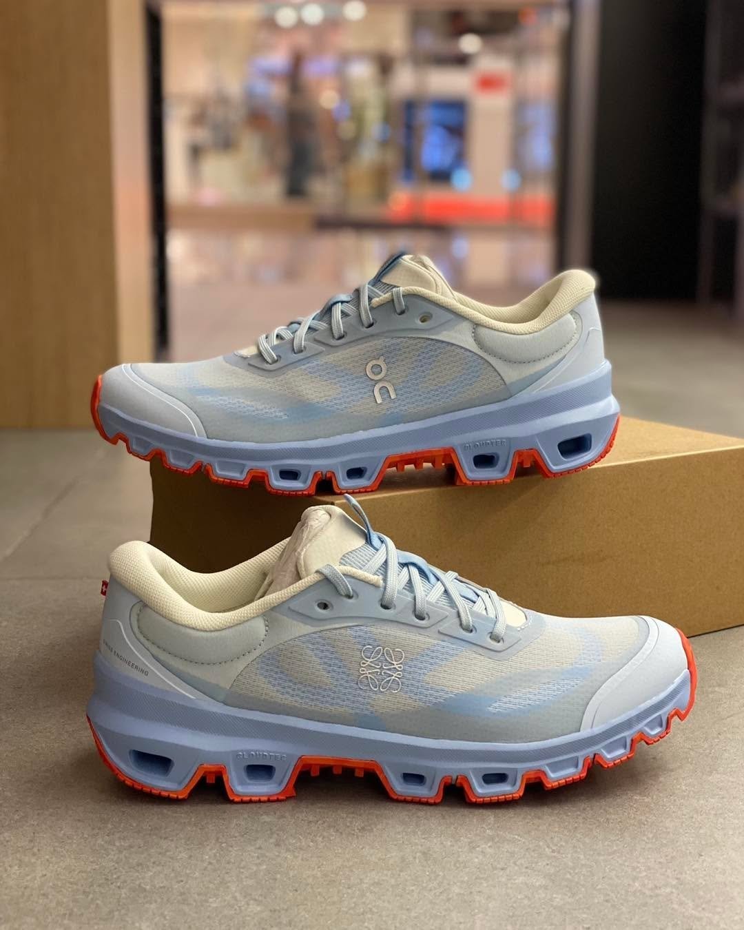 On Cloud Running venture 2 Loewe Blue Red White - Image 5