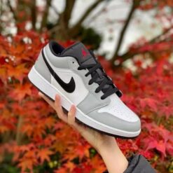 Alternative view of Nikke Air Jordan 1 Low Light Smoke Grey