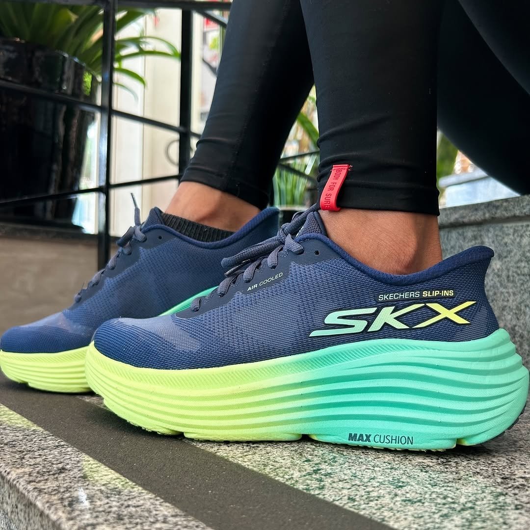 Skecherrs Slip In MAX CUSHIONING ENDEAVOUR HA - Image 3