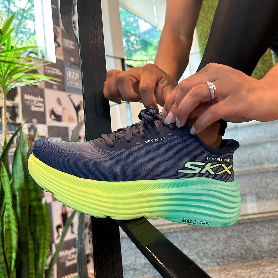 Skecherrs Slip In MAX CUSHIONING ENDEAVOUR HA - Image 2