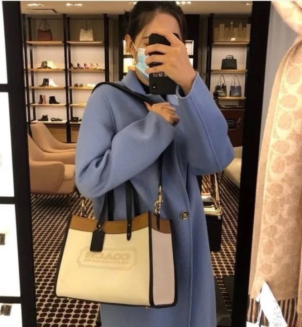 Coach Field Tote Bag With OG Double Box & Dust Bag_& Shoulder Strap (White-116) - Image 2