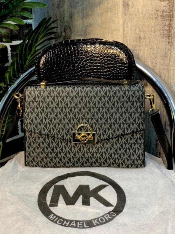 Michael_Kors Hendrix Logo Cross Body Bag With OG Box & Dust Bag (21009 Black) - Image 5