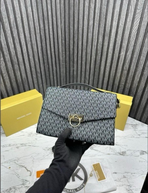 Michael_Kors Hendrix Logo Cross Body Bag With OG Box & Dust Bag (21009 Black) - Image 3