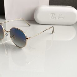 Alternative view of Rayban