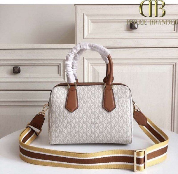 Michael Kors MK Boston Sling Hand Bag With Dust Bag & Shoulder Strap (White - 320) - Image 3
