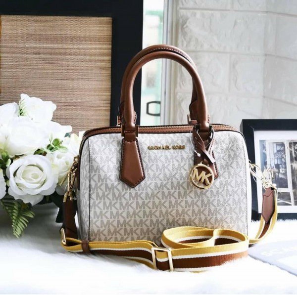 Michael Kors MK Boston Sling Hand Bag With Dust Bag & Shoulder Strap (White - 320) - Image 4